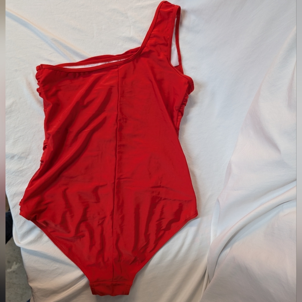 Runtly Red Size Large One Shoulder Swimming Suit - Picture 6 of 10